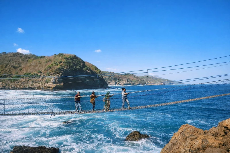 private-trip-pantai-timang-shuttle-jeep-drini-heha-sky-view-pinus-pengger